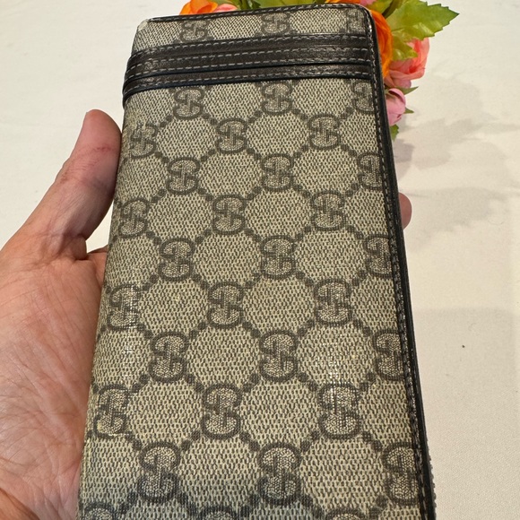 Authentic Gucci zippy PVC  wallet - Picture 9 of 12